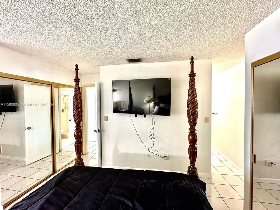 For Rent: $2,300 (2 beds, 2 baths, 816 Square Feet)