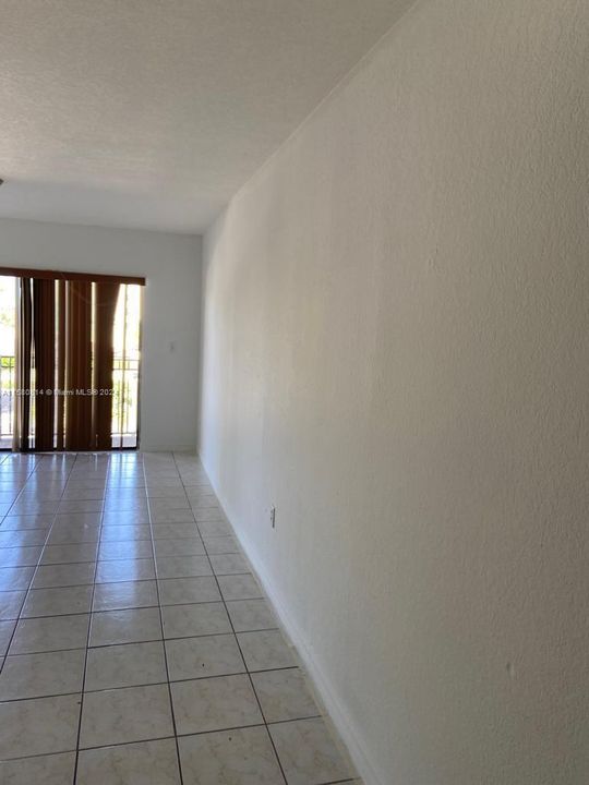 For Sale: $249,000 (1 beds, 1 baths, 745 Square Feet)