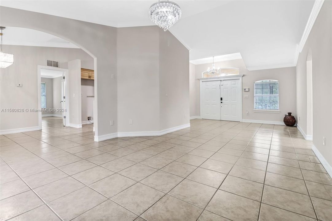 For Sale: $325,000 (3 beds, 2 baths, 1428 Square Feet)