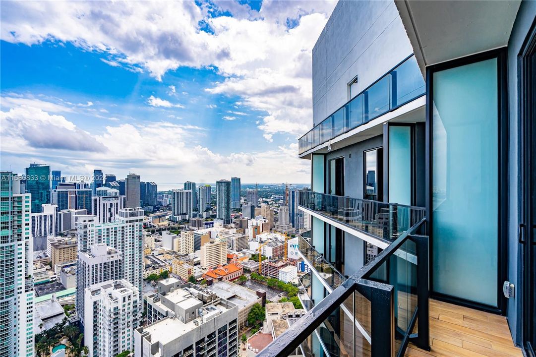 For Sale: $659,000 (1 beds, 1 baths, 341 Square Feet)