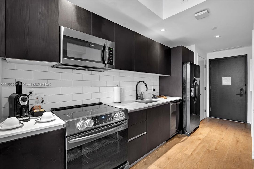 For Sale: $659,000 (1 beds, 1 baths, 341 Square Feet)