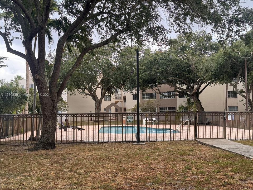 Active With Contract: $2,350 (2 beds, 2 baths, 1004 Square Feet)