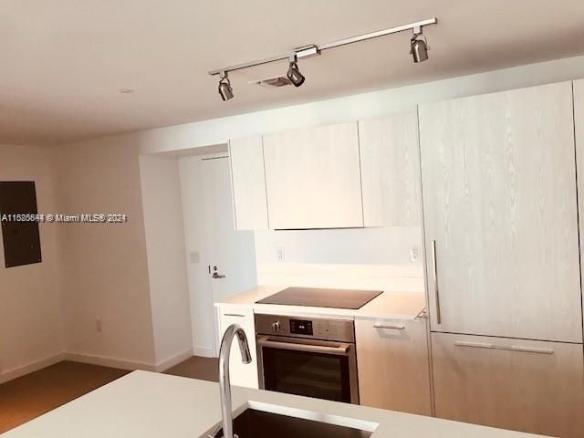 For Rent: $3,000 (1 beds, 1 baths, 662 Square Feet)