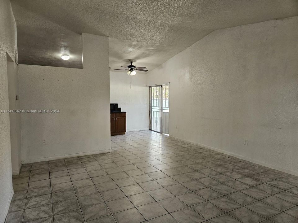 Recently Rented: $2,550 (3 beds, 2 baths, 1050 Square Feet)