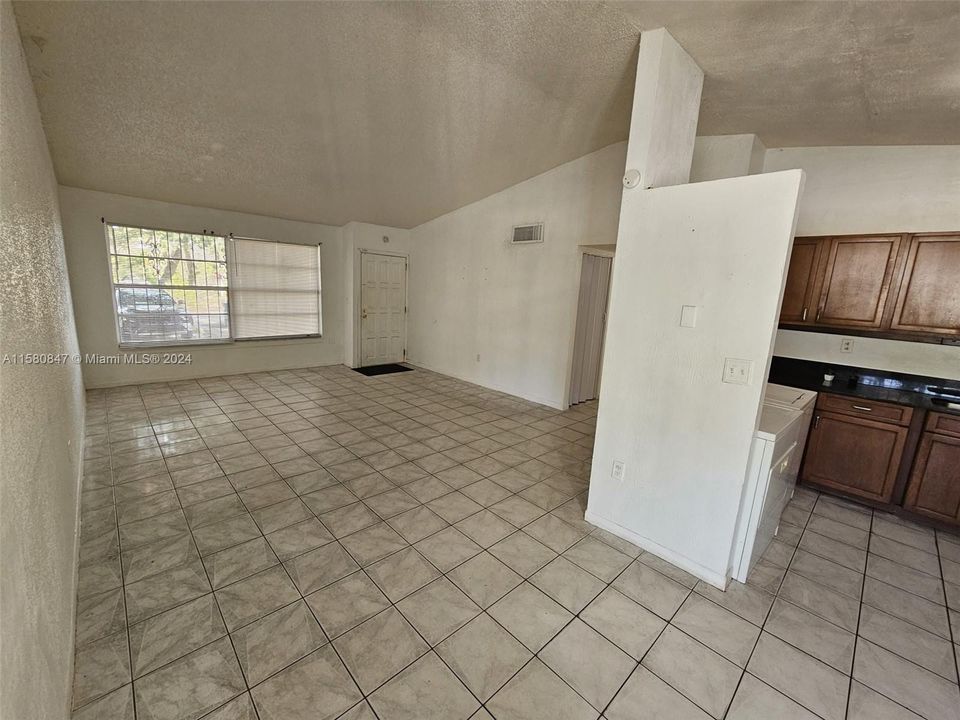 For Rent: $2,750 (3 beds, 2 baths, 1050 Square Feet)