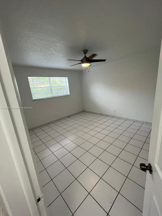 Active With Contract: $1,575 (1 beds, 1 baths, 650 Square Feet)