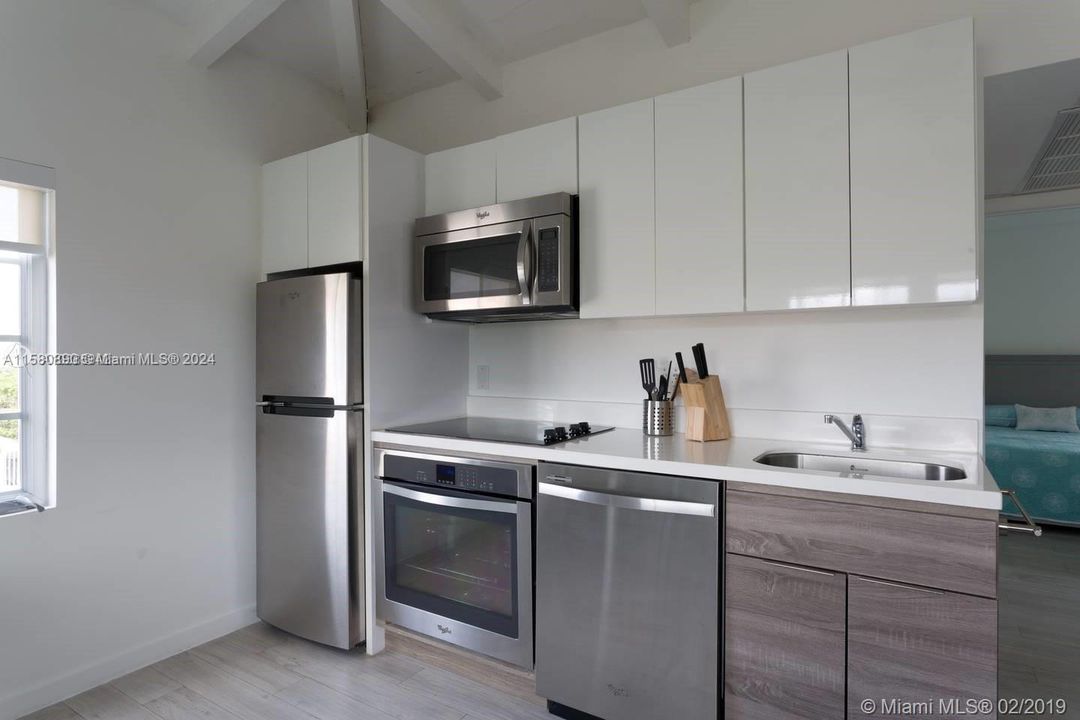 For Rent: $3,500 (2 beds, 2 baths, 595 Square Feet)