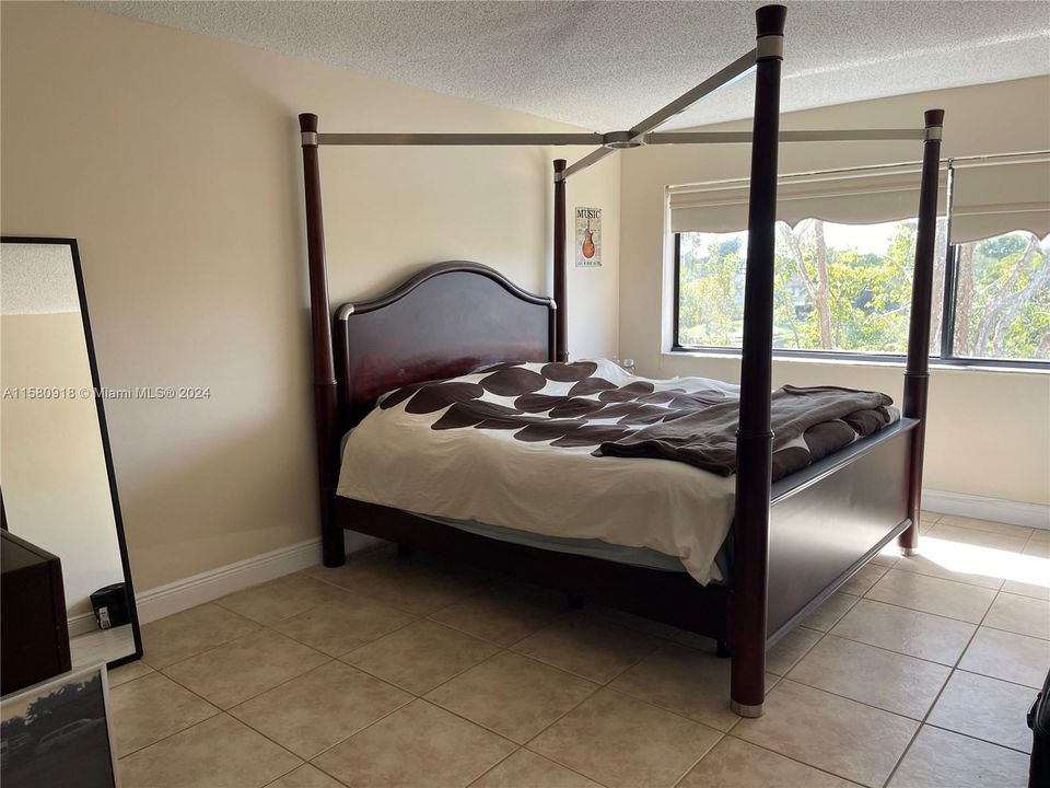 For Rent: $2,925 (3 beds, 2 baths, 1550 Square Feet)