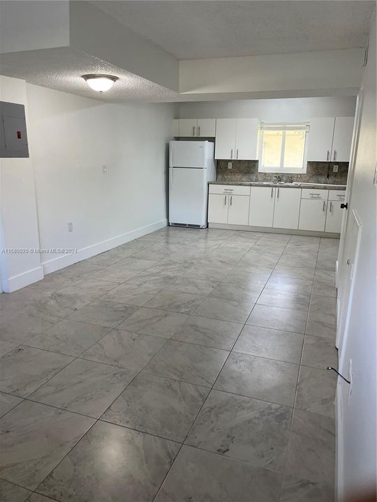 Recently Rented: $2,100 (2 beds, 1 baths, 868 Square Feet)