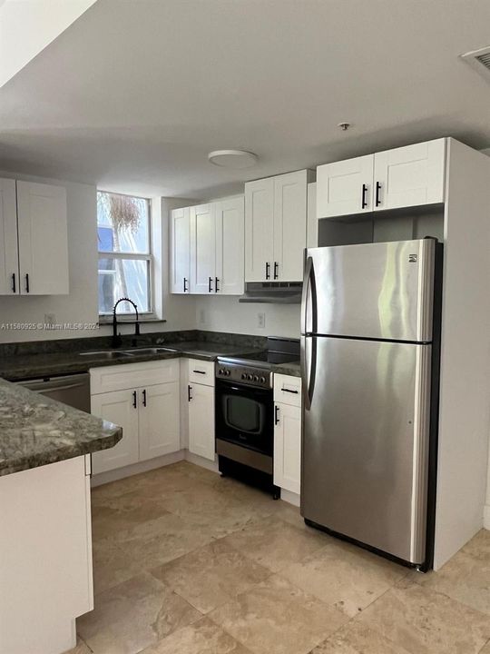 Active With Contract: $260,000 (1 beds, 1 baths, 550 Square Feet)
