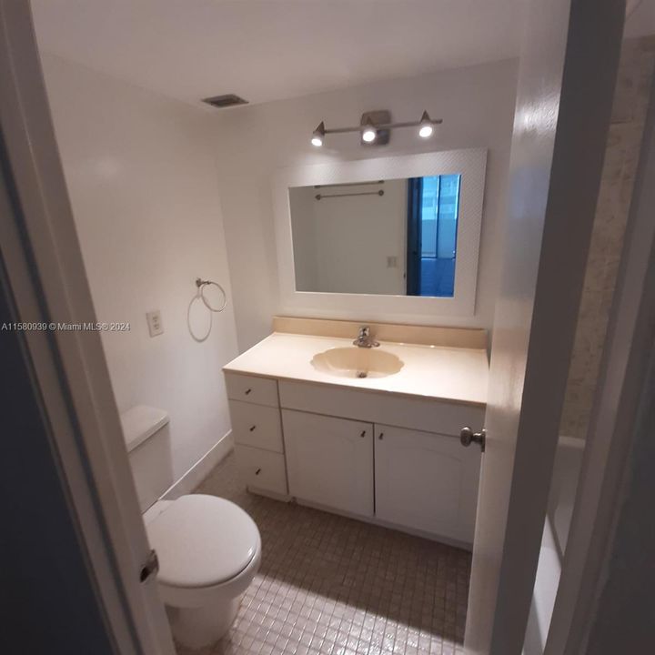 For Sale: $254,000 (1 beds, 1 baths, 775 Square Feet)