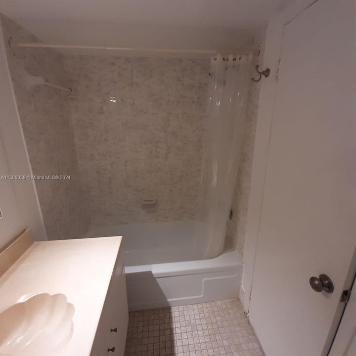 For Sale: $254,000 (1 beds, 1 baths, 775 Square Feet)