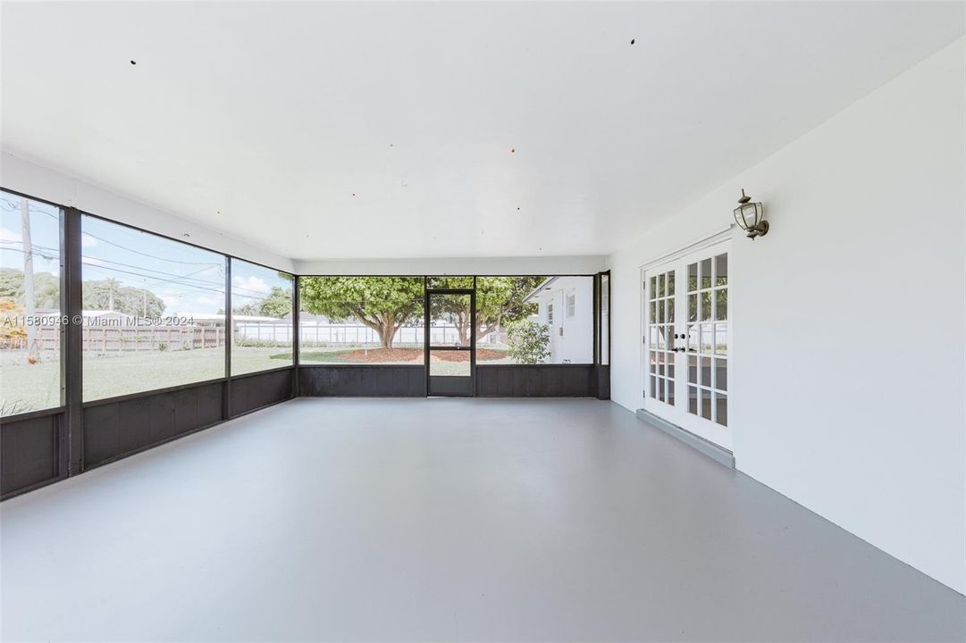 Active With Contract: $500,000 (3 beds, 2 baths, 1431 Square Feet)
