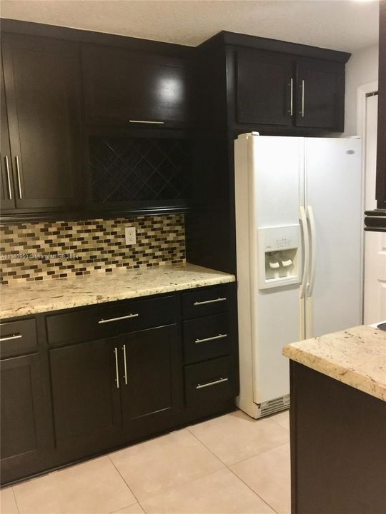 For Rent: $2,600 (2 beds, 2 baths, 1115 Square Feet)