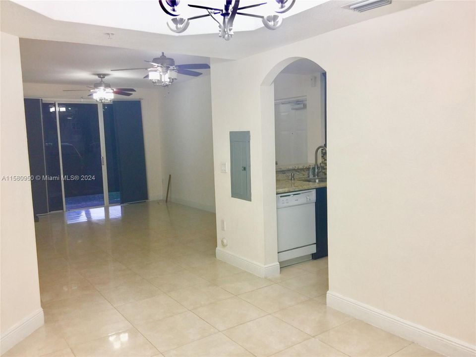 Recently Rented: $2,600 (2 beds, 2 baths, 1115 Square Feet)