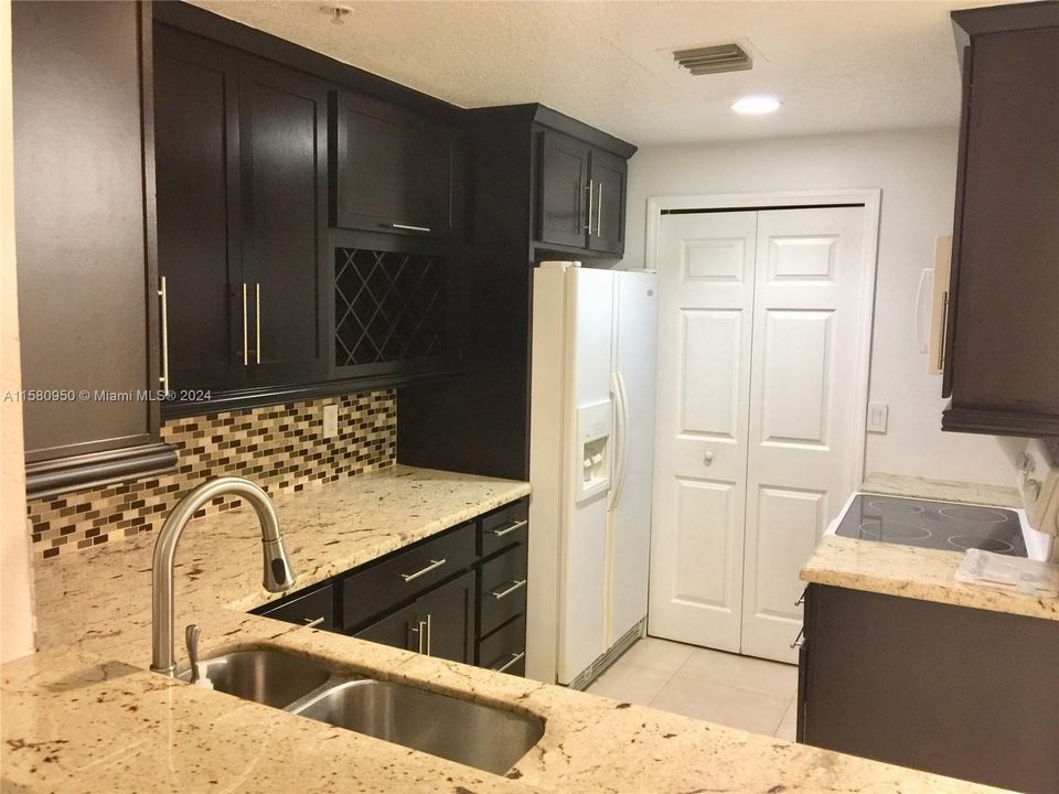 For Rent: $2,600 (2 beds, 2 baths, 1115 Square Feet)
