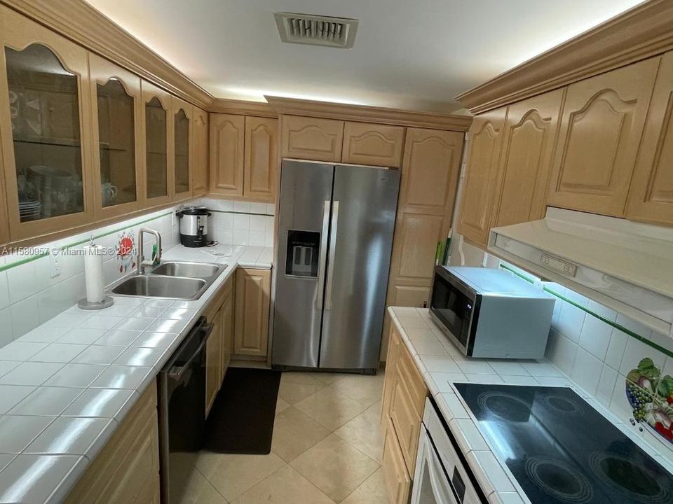 For Rent: $5,600 (2 beds, 2 baths, 1245 Square Feet)