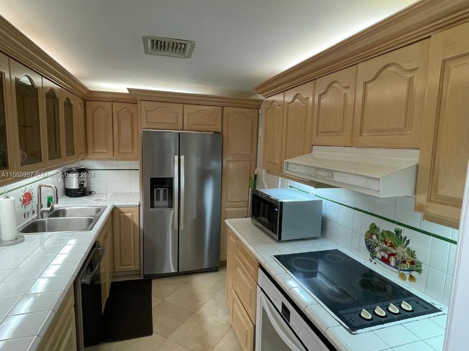 For Rent: $5,600 (2 beds, 2 baths, 1245 Square Feet)