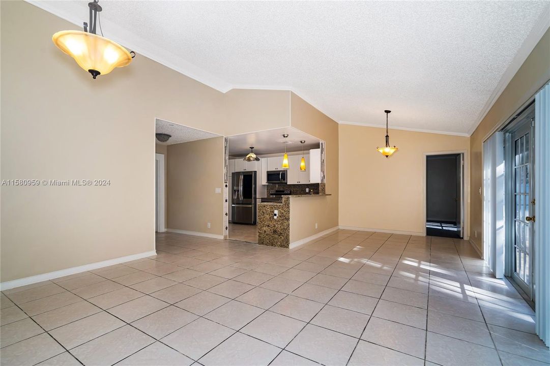 For Rent: $4,300 (4 beds, 2 baths, 1520 Square Feet)