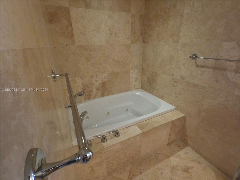 出租: $10,500 (3 贝兹, 3 浴室, 2014 平方英尺)
