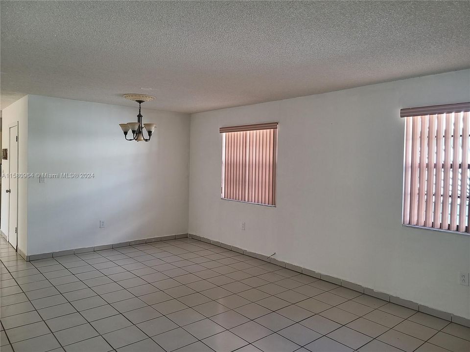 Recently Rented: $3,500 (3 beds, 2 baths, 2286 Square Feet)