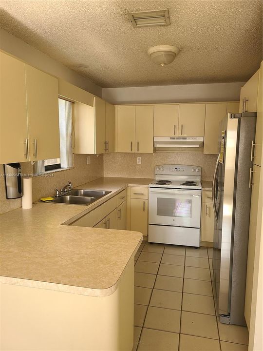 Recently Rented: $3,500 (3 beds, 2 baths, 2286 Square Feet)