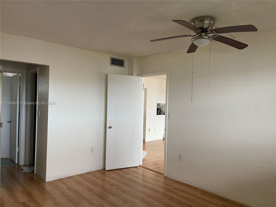 For Sale: $174,900 (1 beds, 1 baths, 763 Square Feet)