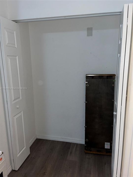 Recently Rented: $2,100 (2 beds, 1 baths, 965 Square Feet)