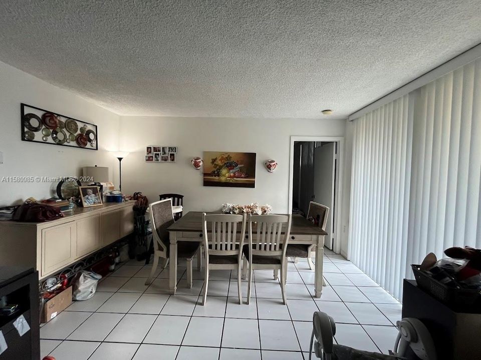 For Rent: $2,299 (2 beds, 2 baths, 898 Square Feet)