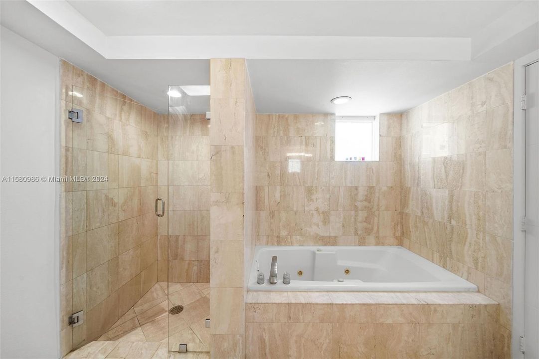 待售: $860,000 (2 贝兹, 2 浴室, 1140 平方英尺)
