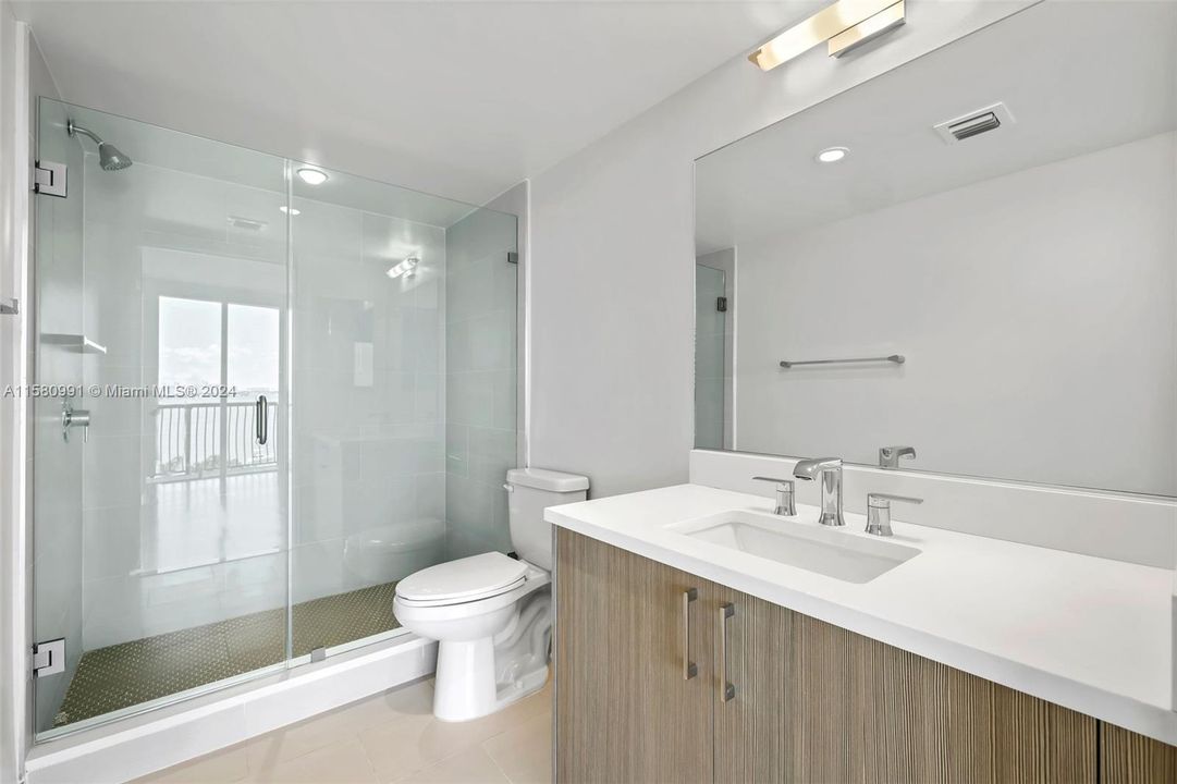 For Rent: $4,066 (1 beds, 2 baths, 765 Square Feet)