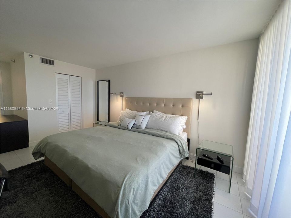 For Sale: $610,000 (1 beds, 1 baths, 848 Square Feet)