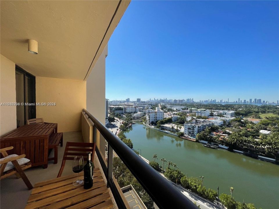 For Sale: $610,000 (1 beds, 1 baths, 848 Square Feet)