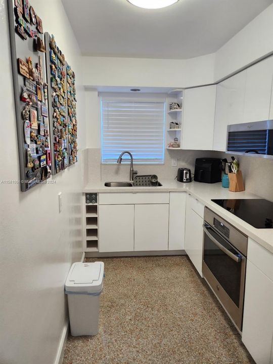For Sale: $265,000 (1 beds, 1 baths, 609 Square Feet)