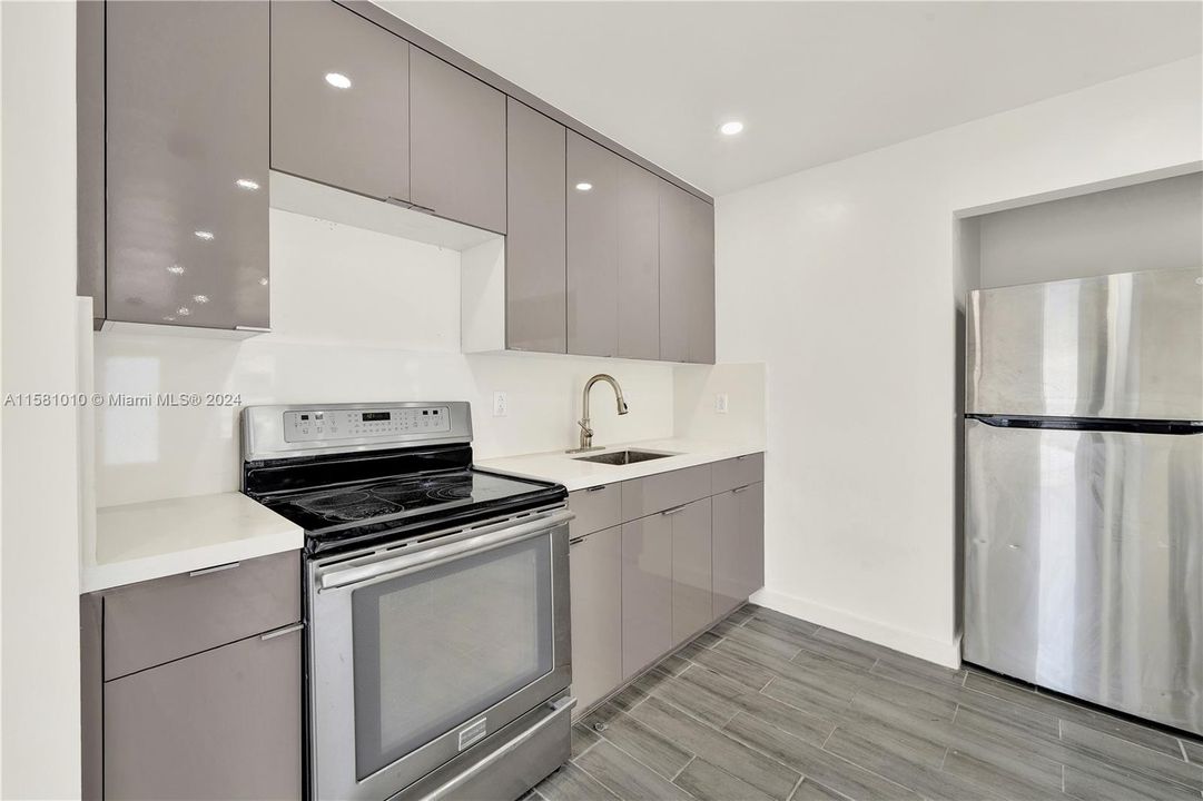 Active With Contract: $725,000 (3 beds, 3 baths, 1469 Square Feet)
