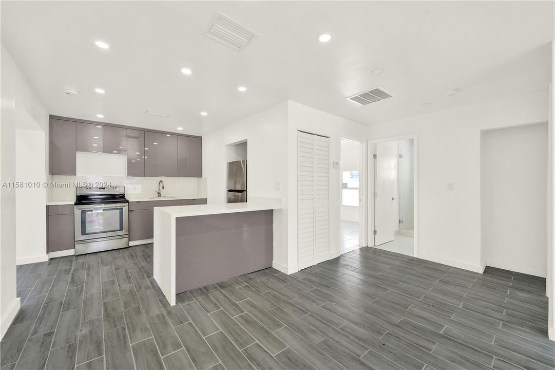 Active With Contract: $725,000 (3 beds, 3 baths, 1469 Square Feet)