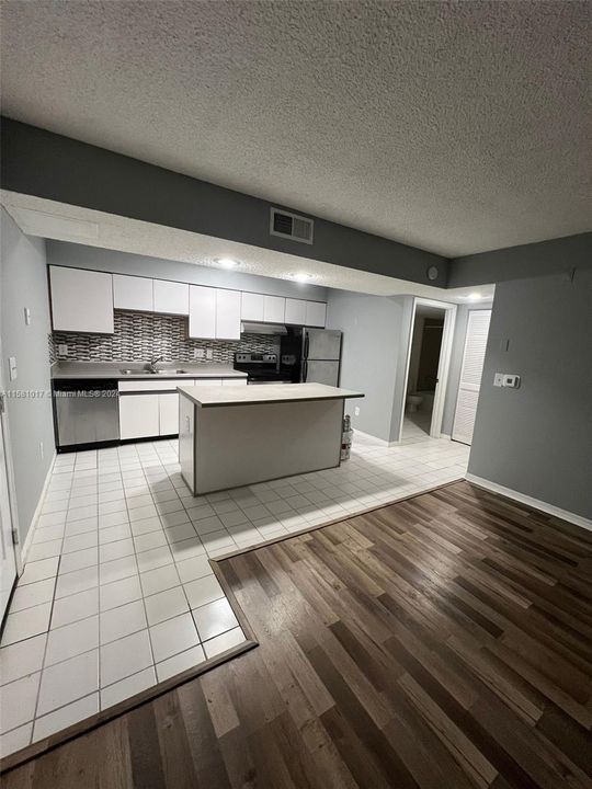 Recently Rented: $1,600 (1 beds, 1 baths, 633 Square Feet)
