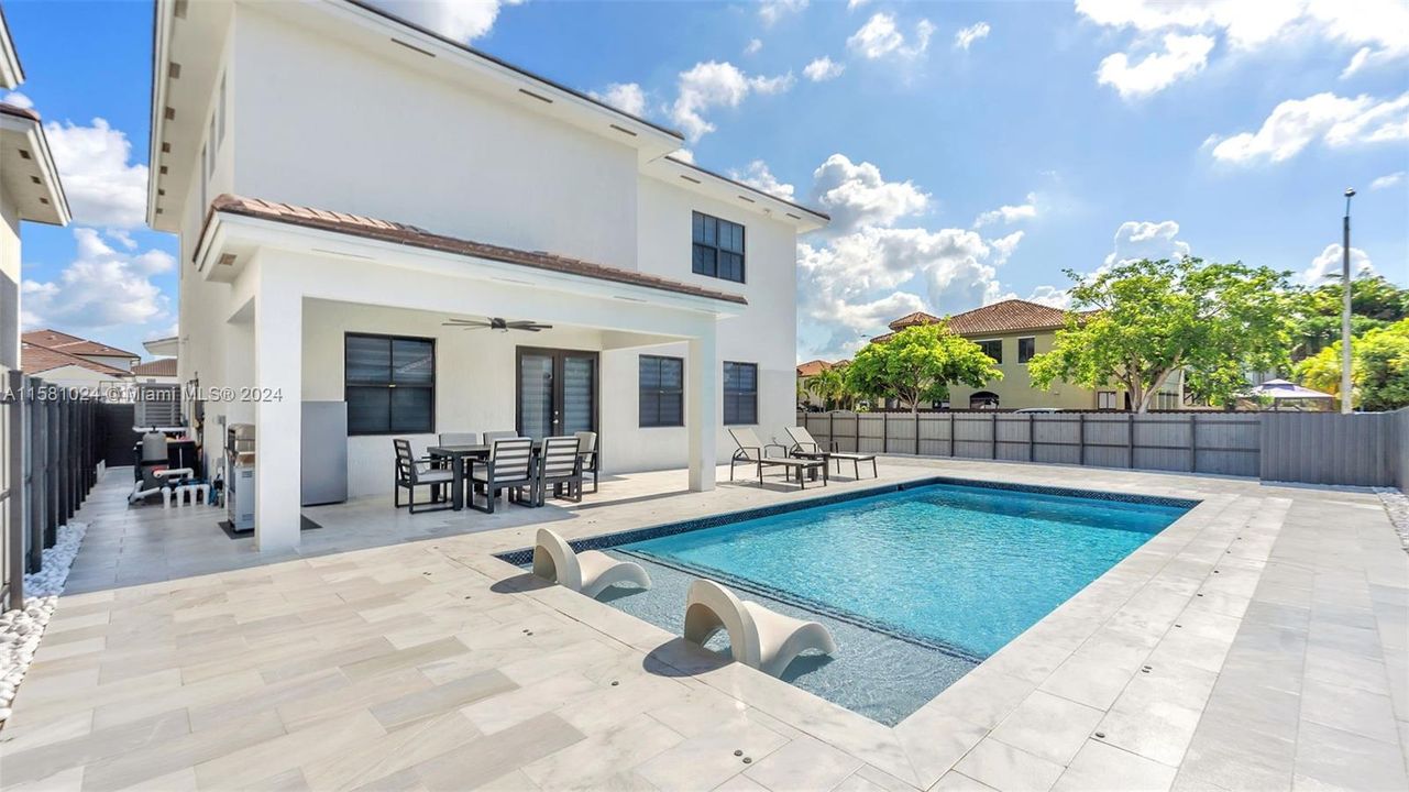 Recently Sold: $1,250,000 (5 beds, 4 baths, 2806 Square Feet)