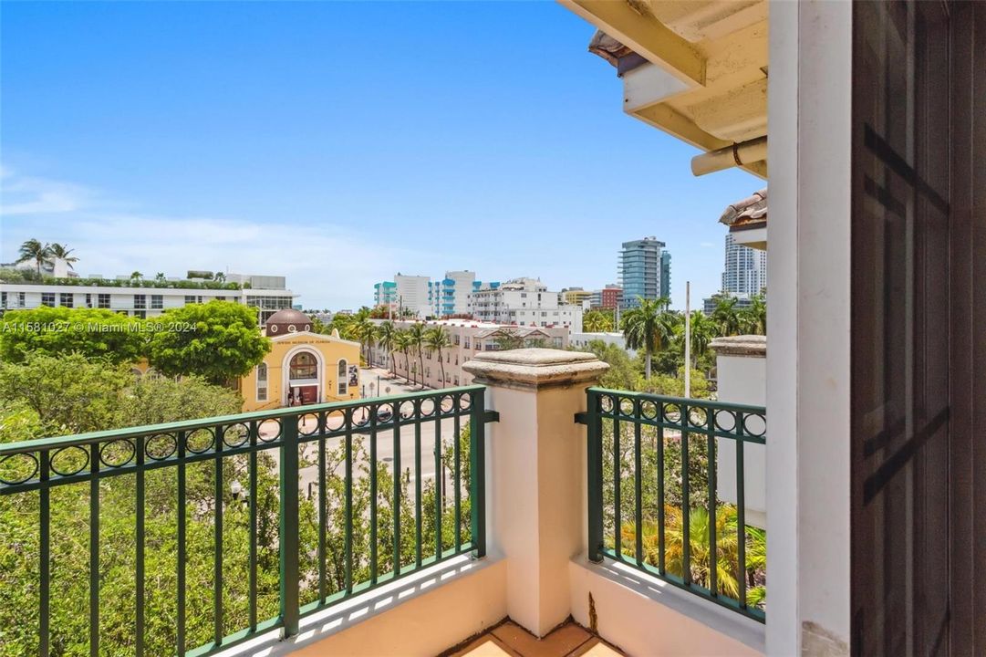 For Sale: $1,249,000 (2 beds, 2 baths, 1190 Square Feet)