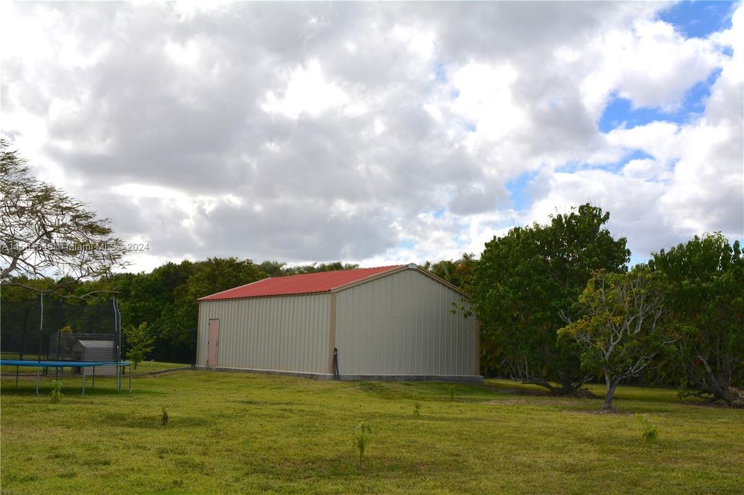 24x36 fully insulated walls and ceiling