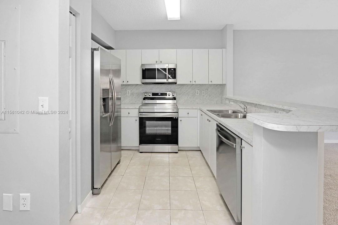 Active With Contract: $2,300 (3 beds, 2 baths, 0 Square Feet)