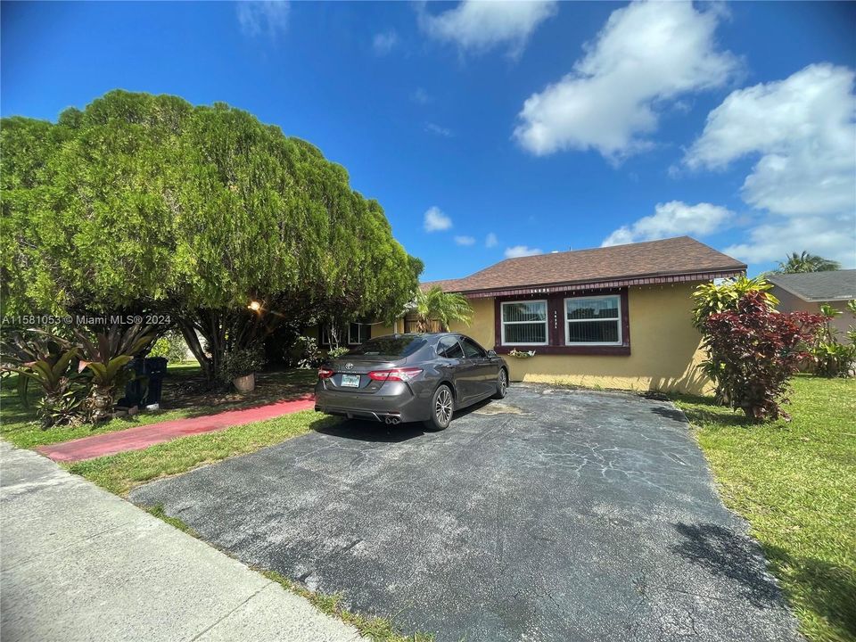 For Sale: $698,000 (4 beds, 2 baths, 2294 Square Feet)