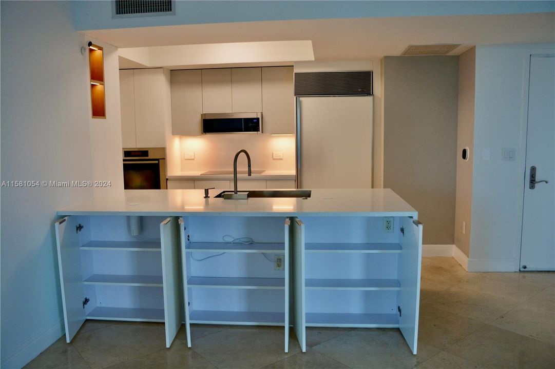 For Rent: $6,250 (2 beds, 2 baths, 1644 Square Feet)