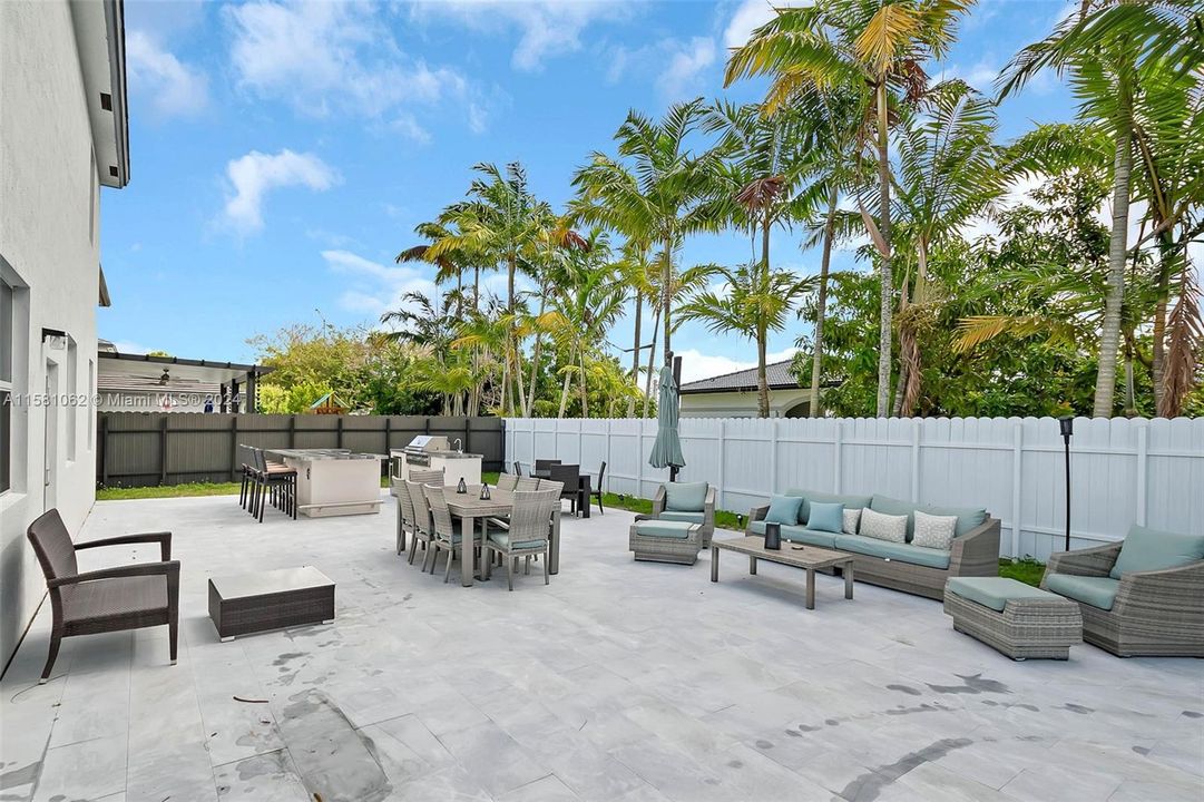 Active With Contract: $1,000,000 (5 beds, 3 baths, 2619 Square Feet)