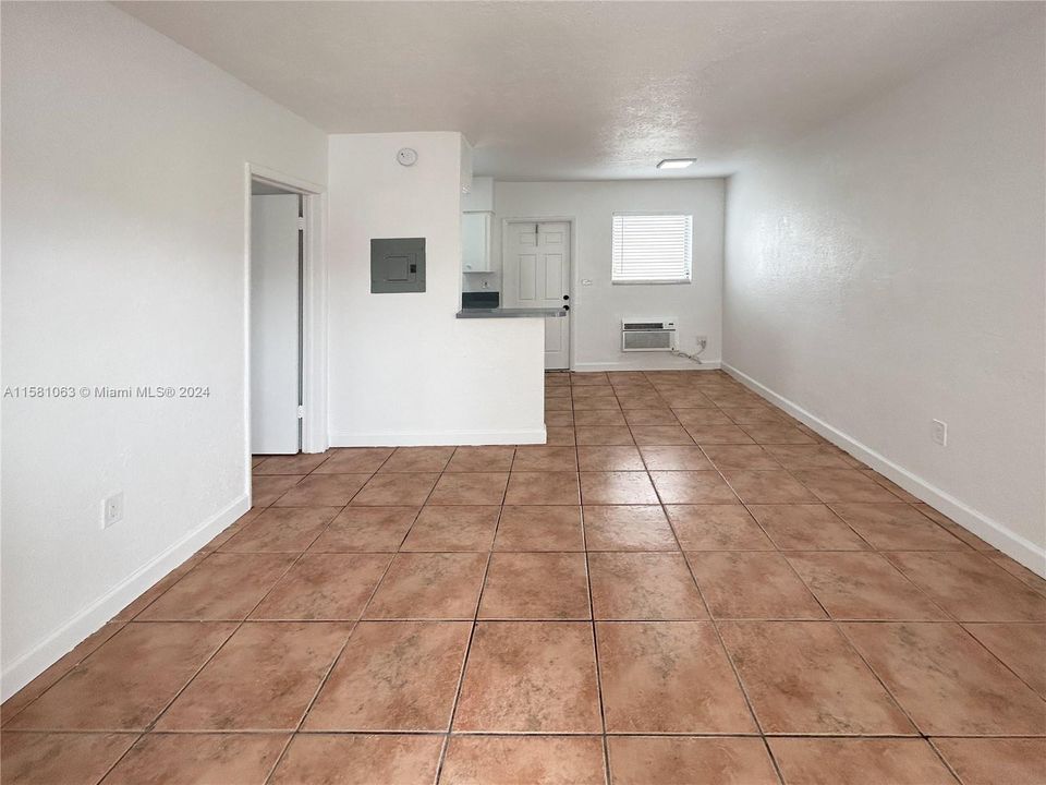 For Rent: $1,599 (1 beds, 1 baths, 490 Square Feet)