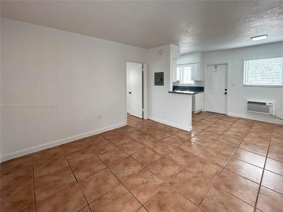 For Rent: $1,599 (1 beds, 1 baths, 490 Square Feet)