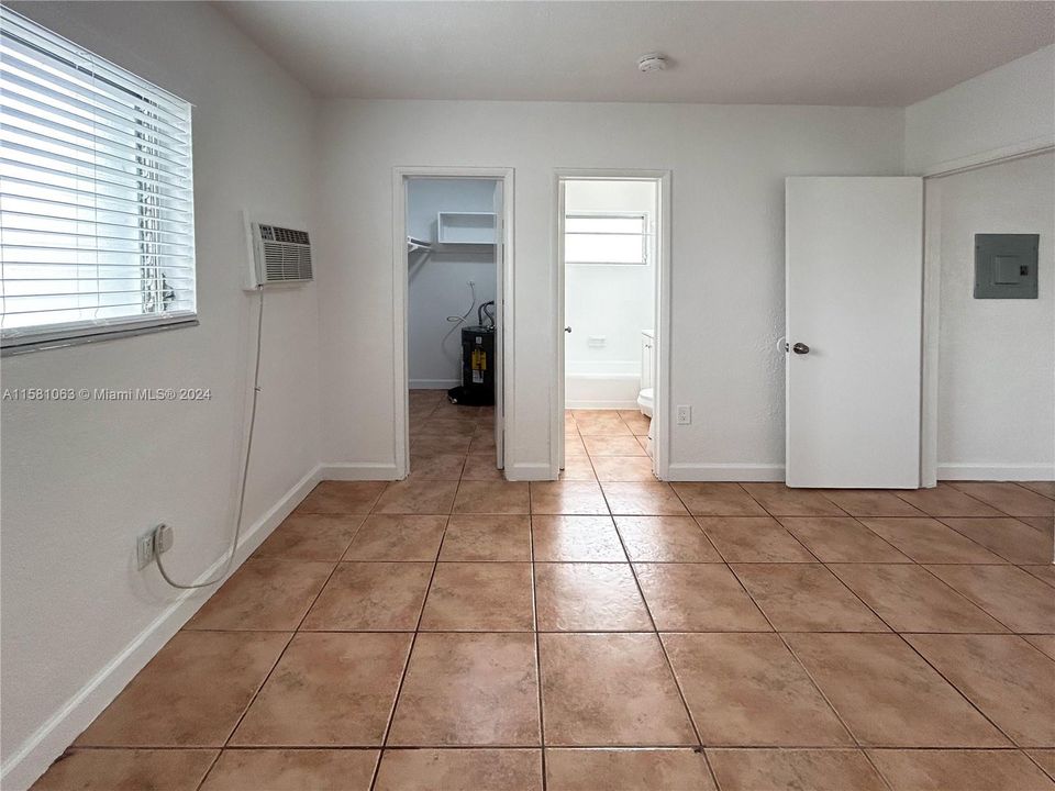 For Rent: $1,599 (1 beds, 1 baths, 490 Square Feet)