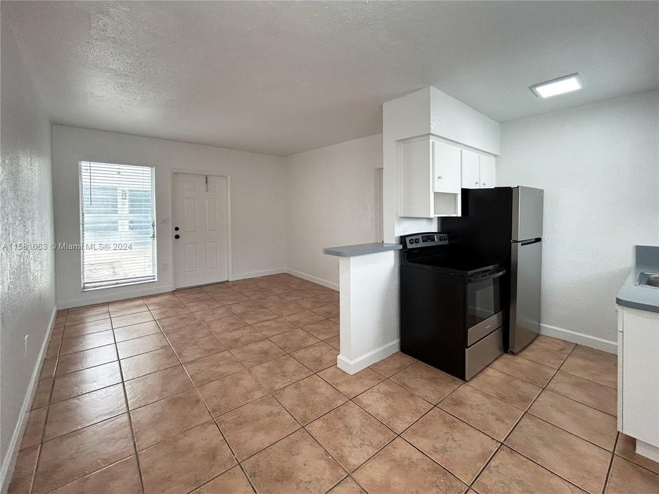 For Rent: $1,599 (1 beds, 1 baths, 490 Square Feet)