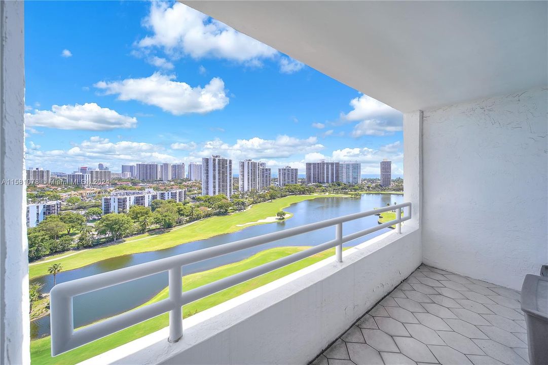 For Sale: $469,000 (2 beds, 2 baths, 1158 Square Feet)