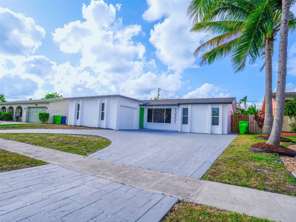 For Sale: $614,900 (4 beds, 2 baths, 1438 Square Feet)